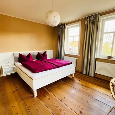 Altes Pfarrhaus Neustaedt בית הארחה