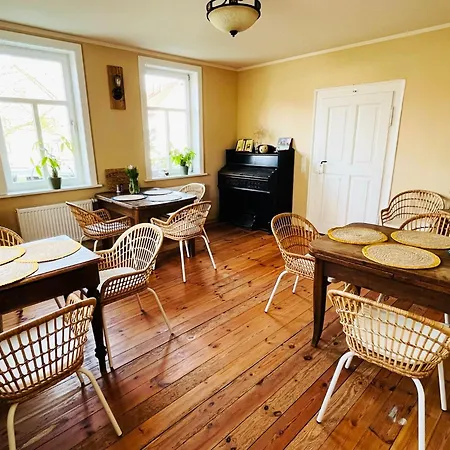 Altes Pfarrhaus Neustaedt בית הארחה