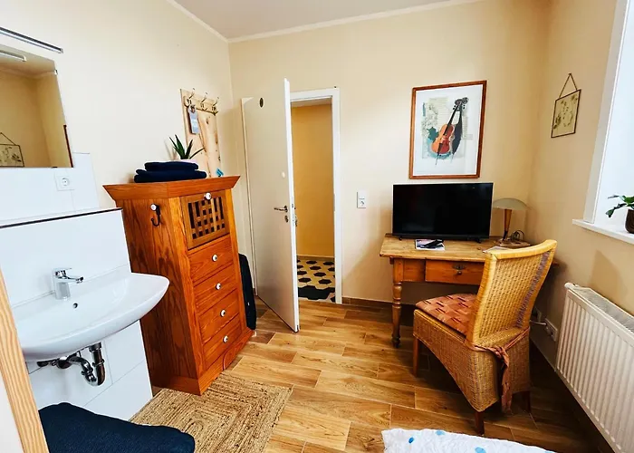 Altes Pfarrhaus Neustaedt Гостевой дом Neustadt (Wartburgkreis)